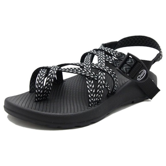 womens chacos black and white